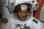 Luca Parmitano con la tuta spaziale.jpg
